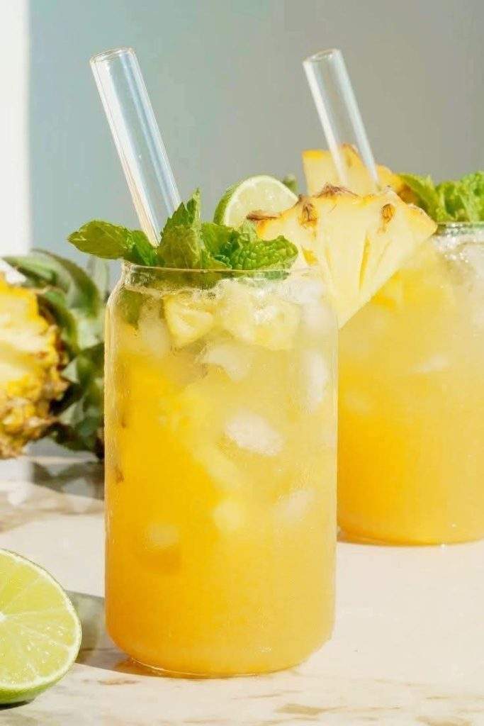 Chill out this summer with a refreshing glass of Summer Pineapple Iced Tea 🍍🧊☀️—tropical flavors, icy cold, and perfect for sunny days!